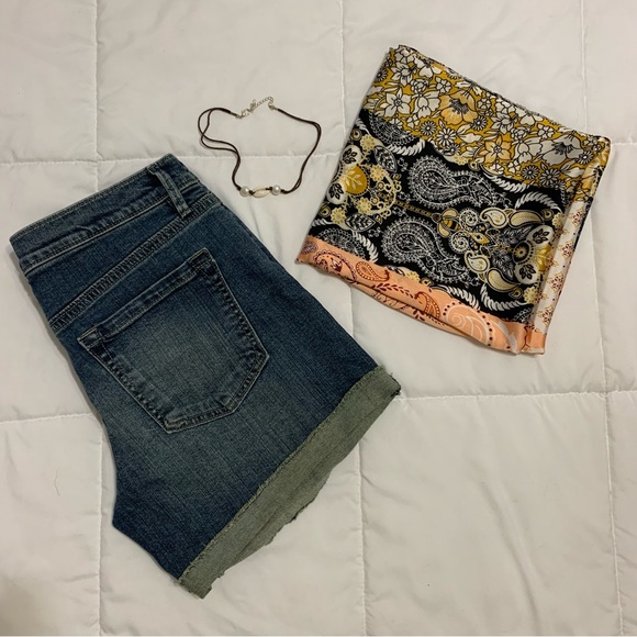 ANN TAYLOR LOFT: denim roll shorts; worn shorts; boho - Picture 5 of 5